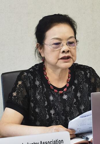 中國通用機(jī)械工業(yè)協(xié)會會長 黃鸝 中國通用機(jī)械工業(yè)協(xié)會會長 黃鸝